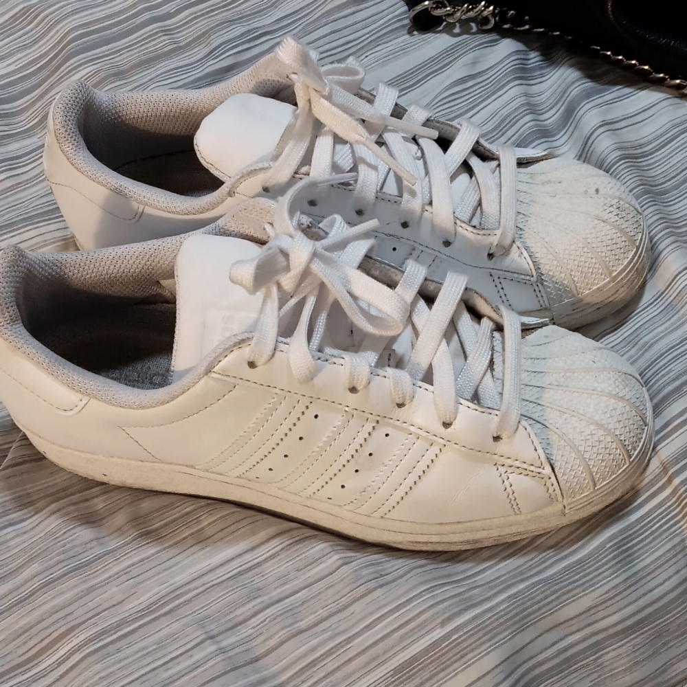Adidas shell toe size 6